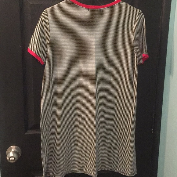 5/$25 SALE 🌟 Black & White Striped Tunic - Picture 2 of 3